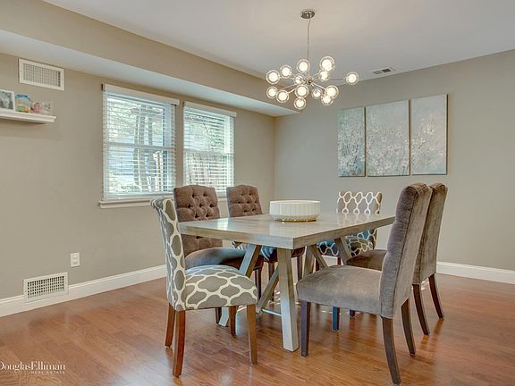 5th image of 6 Village Ln