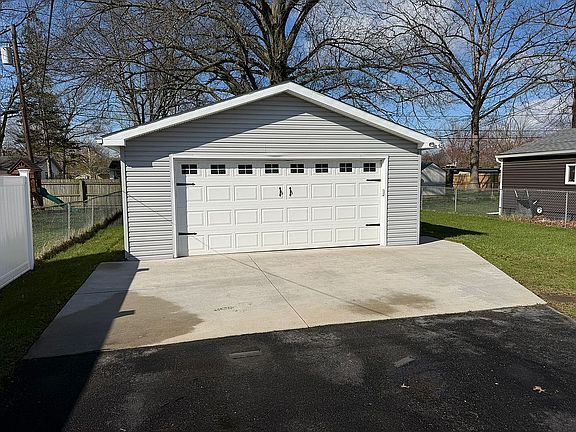 3rd image of 1113 Hugo St