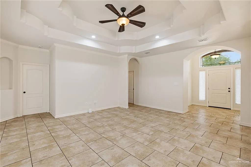 3 bed, 3.0 bath, 2170 sqft, $2,200 — Photo 4