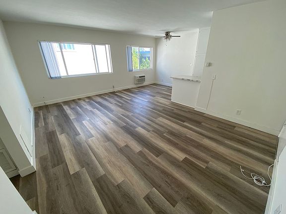 3rd image of 833 S Plymouth Blvd APT 6