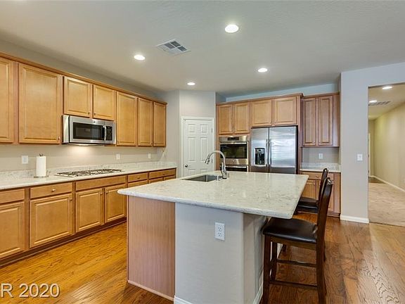 5th image of 10828 Cowlite Ave