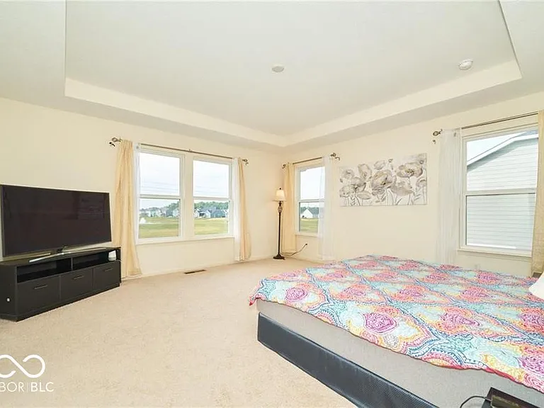 8255 Carnegie Ln — Photo 4