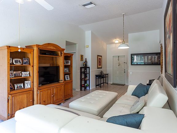 4th image of 11420 SW 21st St
