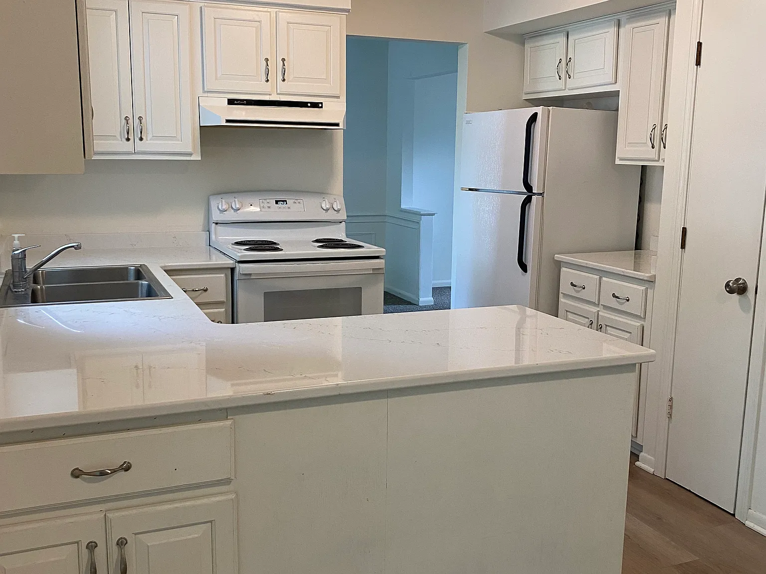 4 bed, 1636 sqft, $2,200 — Photo 3