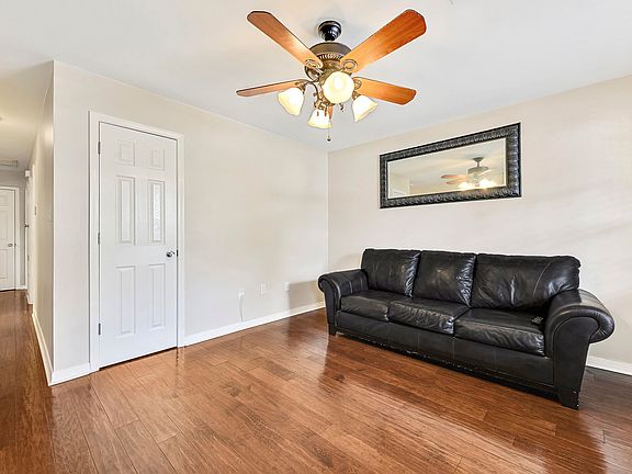 3rd image of 145 Brentwood Blvd