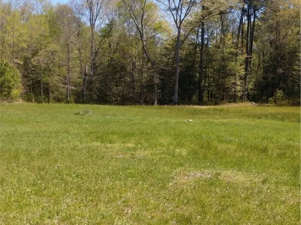 340 Roane Point Dr, Cobbs Creek, VA 23035