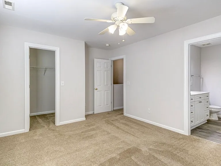 200 Sir William Ln — Photo 13