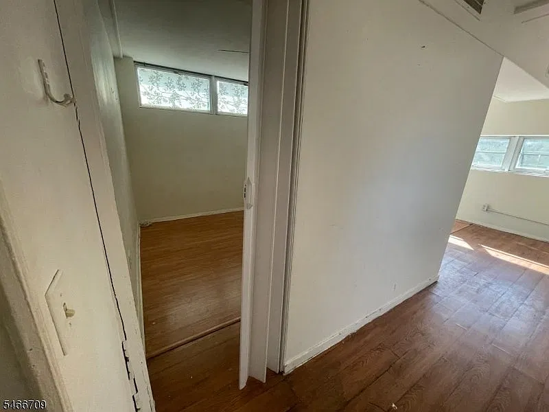 2 bed, 1.0 bath, $1,900 — Photo 2