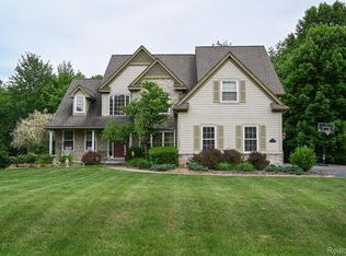 8928 Wild Iris Ct, Davisburg, MI