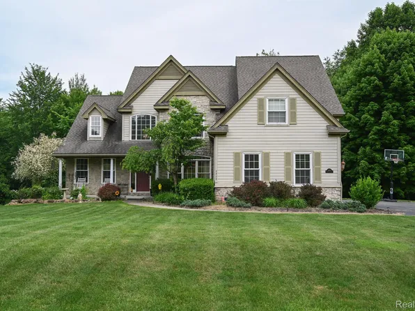 8928 Wild Iris Ct, Davisburg, MI 48350