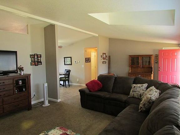 4th image of 441 Glenwood Ln