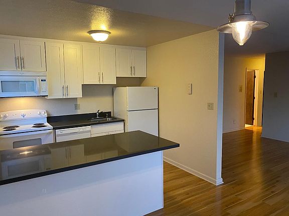 2nd image of 1601 Lincoln Way APT 104