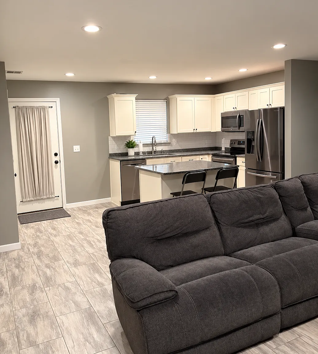 3 bed, 1.5 bath, 1176 sqft, $2,295 — Photo 2