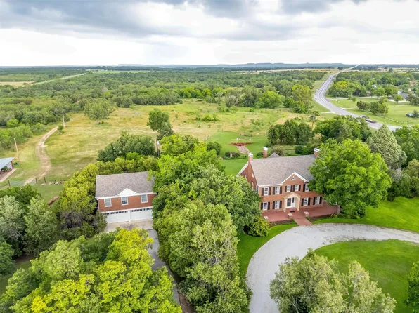 100 W Cypress St, Cross Plains, TX 76443