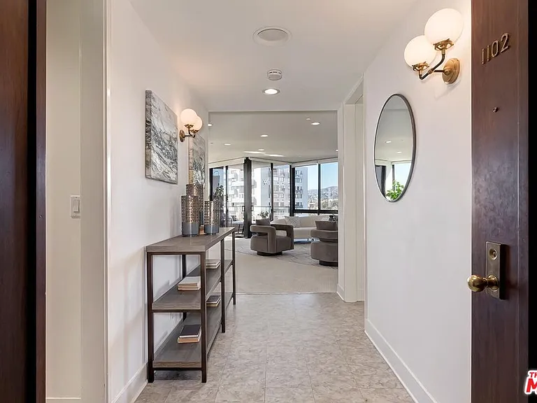 10350 Wilshire Blvd #1102 — Photo 28