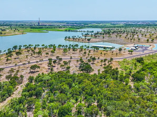 181 Waterfront Club Dr, Corsicana, TX 75110