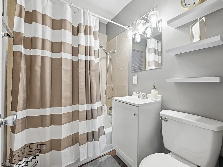 Full bath upstairs