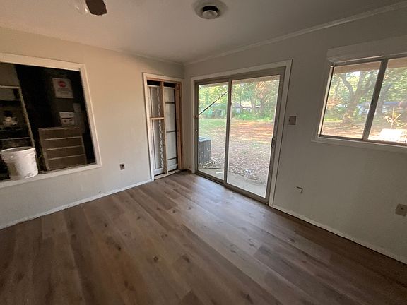 5th image of 131 Estates Ct
