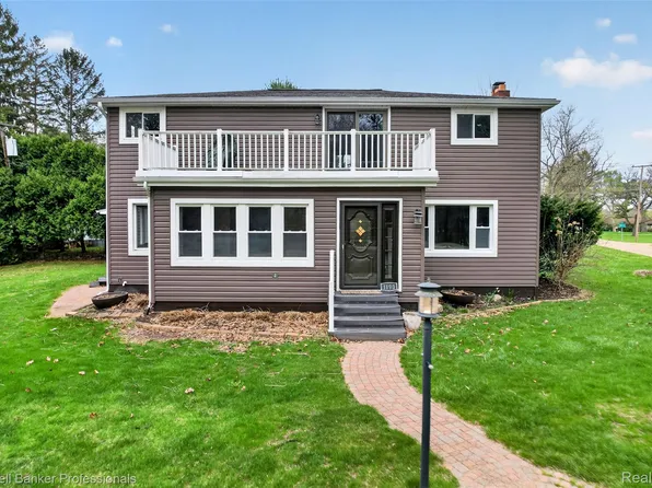 1190 Olander Dr, Lapeer, MI 48446