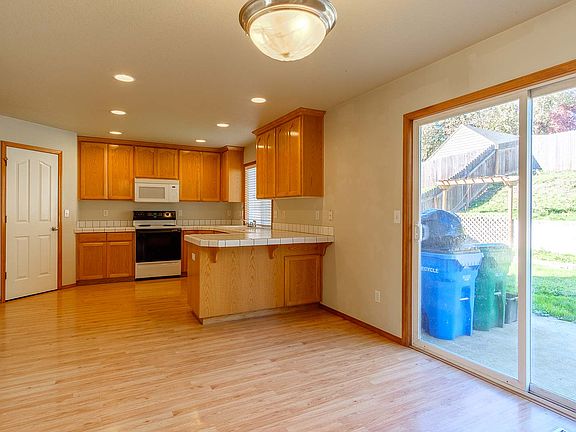 4th image of 2510 NE 80th St