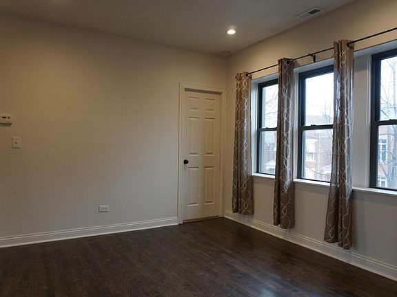 3rd image of 3048 S Keeler Ave #8