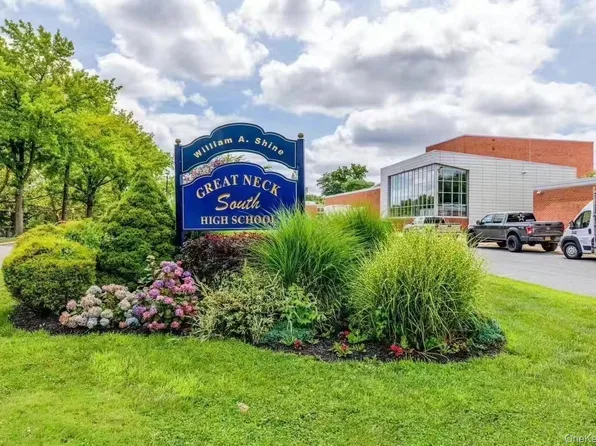77 Merrivale Road, Great Neck, NY 11020