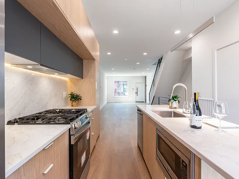 2925 Master St — Photo 13