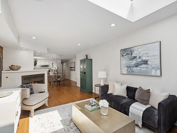 5th image of 158 W Huron St APT 4C