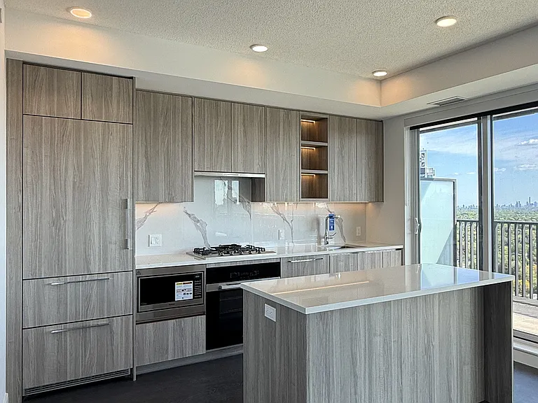 18 Esther Shiner Blvd #3202 — Photo 3