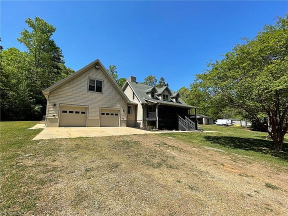 3rd image of 2180 Davis Rd