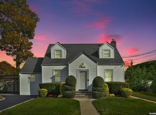 2847 Calvin Rd, Oceanside, NY 11572