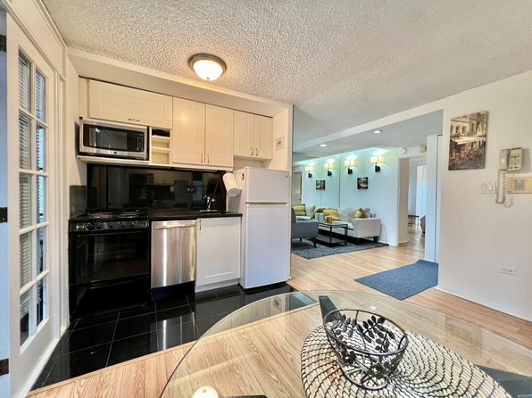 150 W 51st St #808