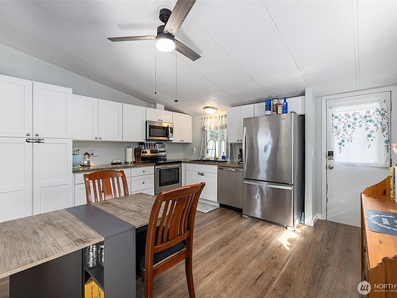 5th image of 212 Gibson Street