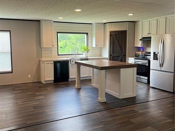3rd image of 253 Carpenter Rd