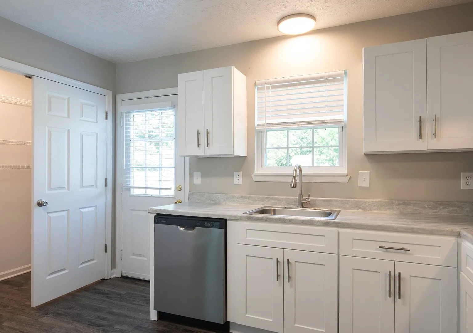 Yorkview Apartments — Photo 3