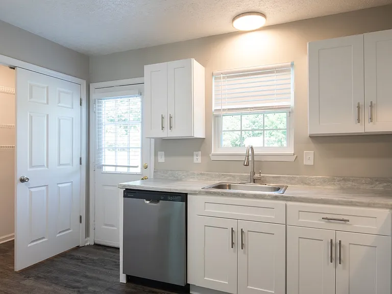 Yorkview Apartments — Photo 3