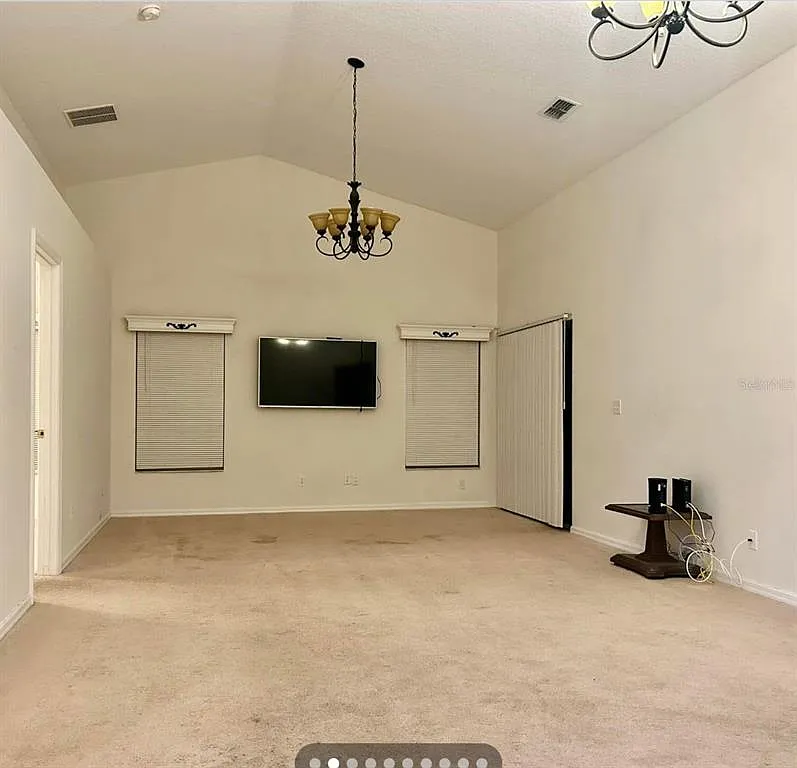 3 bed, 2.0 bath, 1636 sqft, $2,100 — Photo 2