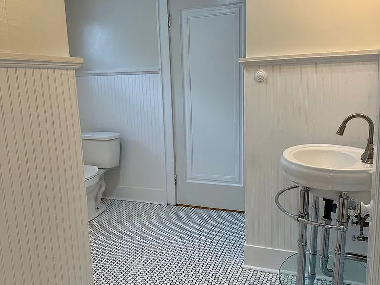 302 Hasbrouck Ave — Photo 17