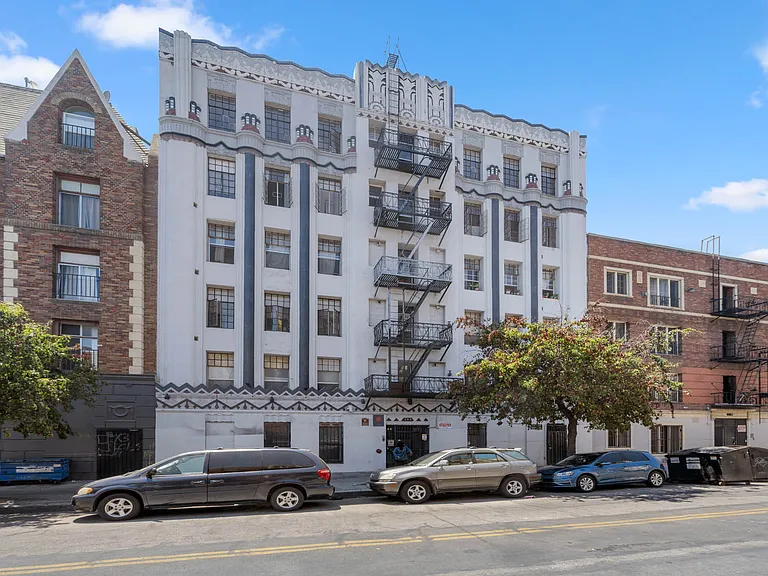 745 S Normandie — Photo 14
