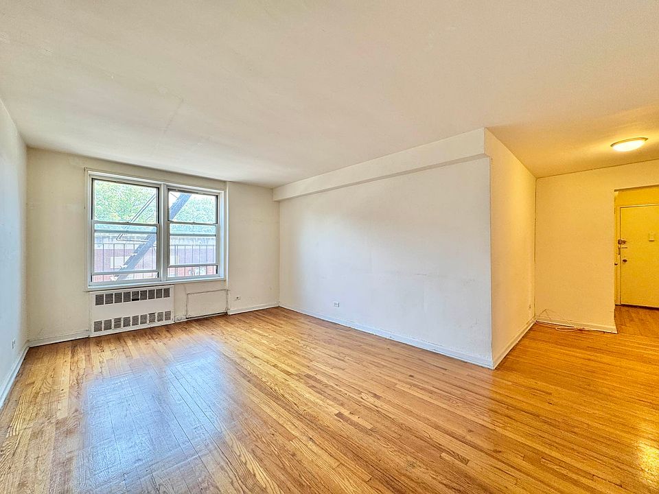 1st image of 14307 Sanford Ave APT 6F