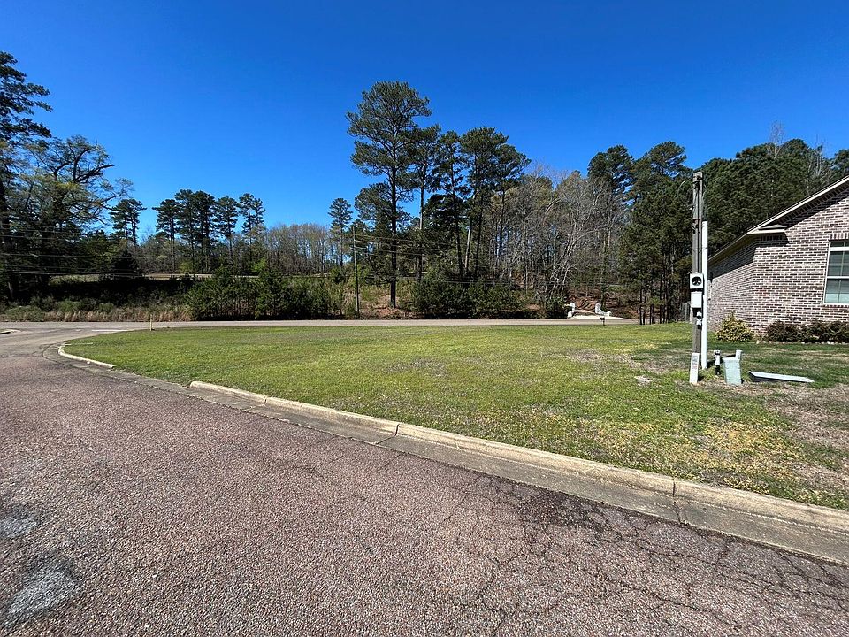 2nd image of 35 Eagle Cove Rd