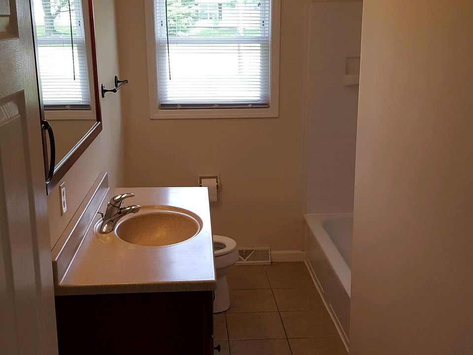 1st image of 1401 W Royale Dr