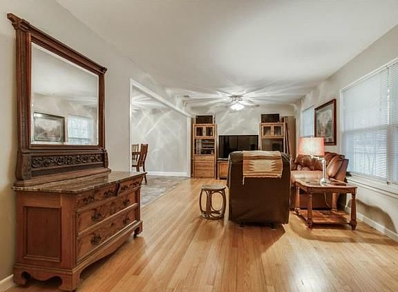 3rd image of 830 Carney Dr
