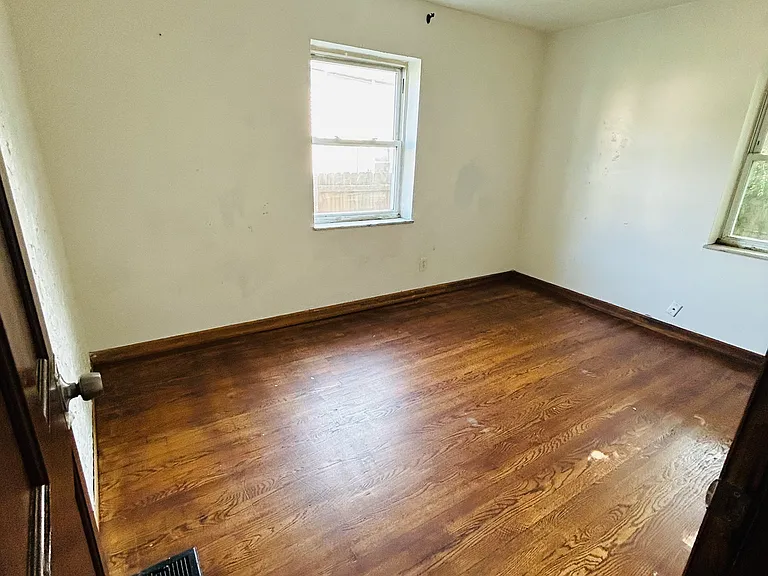1340 Manss Ave — Photo 8