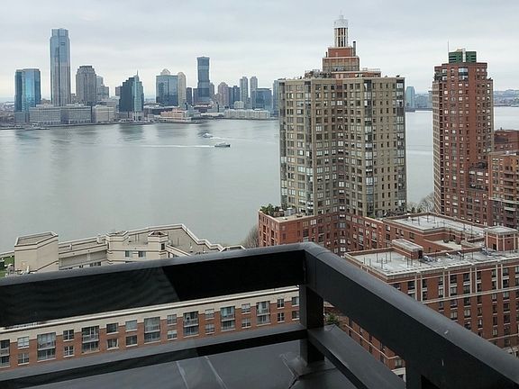 3rd image of 99 Battery Pl APT 24E