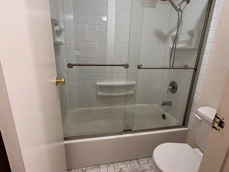 1047 Mohr Ln #B — Photo 12
