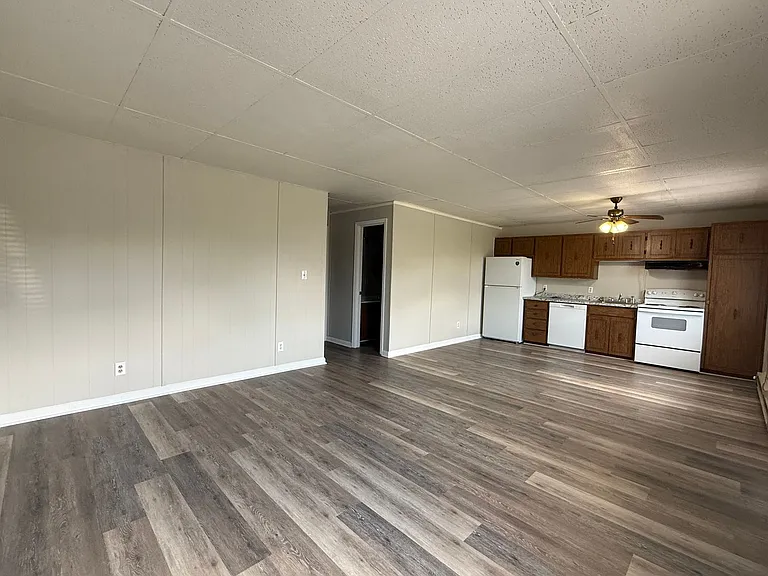 600 Crestview Dr — Photo 6