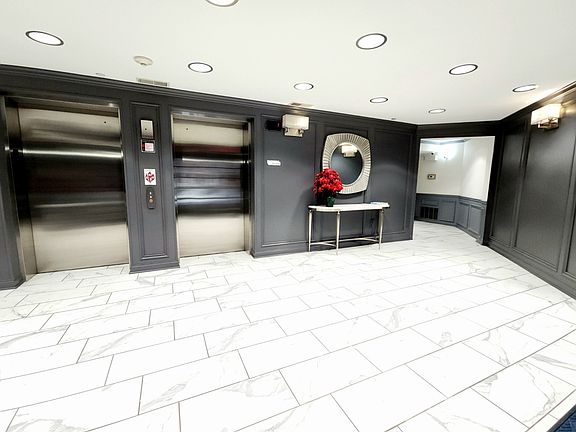 4th image of 855 E 22nd St APT 414