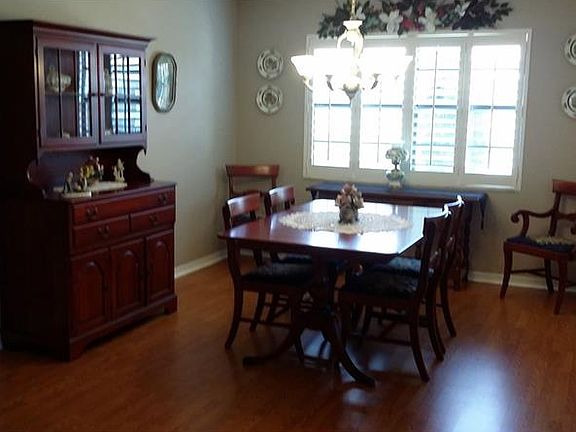 3rd image of 1613 Weatherford Dr