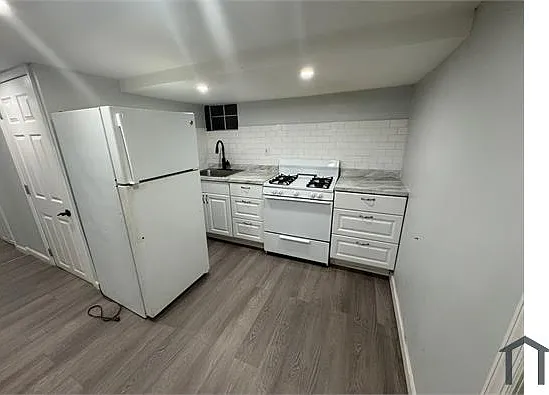 46 Hawkins St #B — Photo 1
